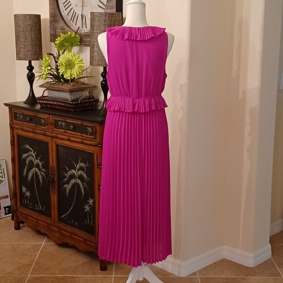 NEW! TCEC Magenta Pleated Ruffle V-Neck Dress Size Large - Picture 3 of 7